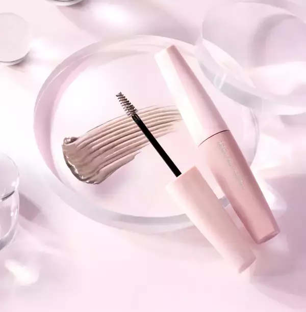デジャヴュの人気眉マスカラ「シアーカラーブロウ」から初の限定色登場♡甘さ控えめの"くすみピンク"で洒落感アップ