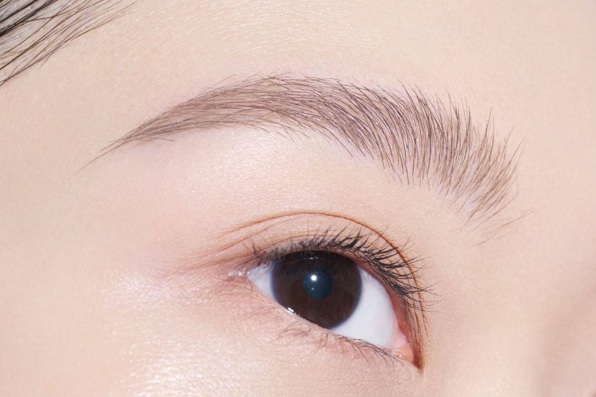 デジャヴュの人気眉マスカラ「シアーカラーブロウ」から初の限定色登場♡甘さ控えめの"くすみピンク"で洒落感アップ
