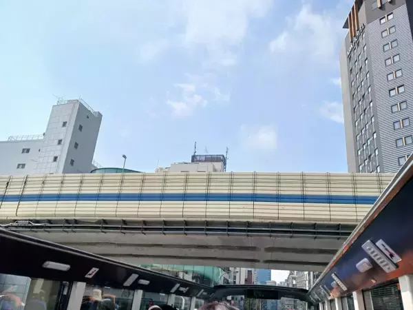 「もはやアトラクション！スキマ時間で楽しめる2階建てオープンバス「TOKYOパノラマドライブ」に大興奮《体験レビュー》」の画像