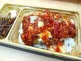 「人気メニューも高級仕様に！ 松屋銀座に「松屋PREMIUM」がオープン。「神戸牛牛めし」など1000円台の弁当がずらり《実食レビューあり》」の画像1