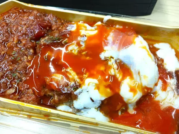 「人気メニューも高級仕様に！ 松屋銀座に「松屋PREMIUM」がオープン。「神戸牛牛めし」など1000円台の弁当がずらり《実食レビューあり》」の画像