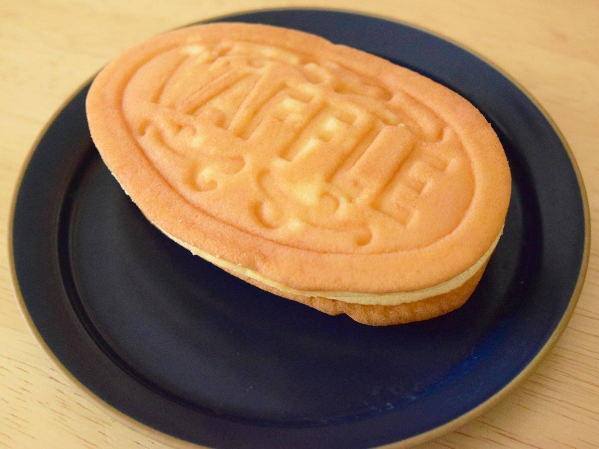 コンビニ「ワッフル」食べ比べ！コスパ、味、サイズをファミマ・セブン・ローソンで徹底比較