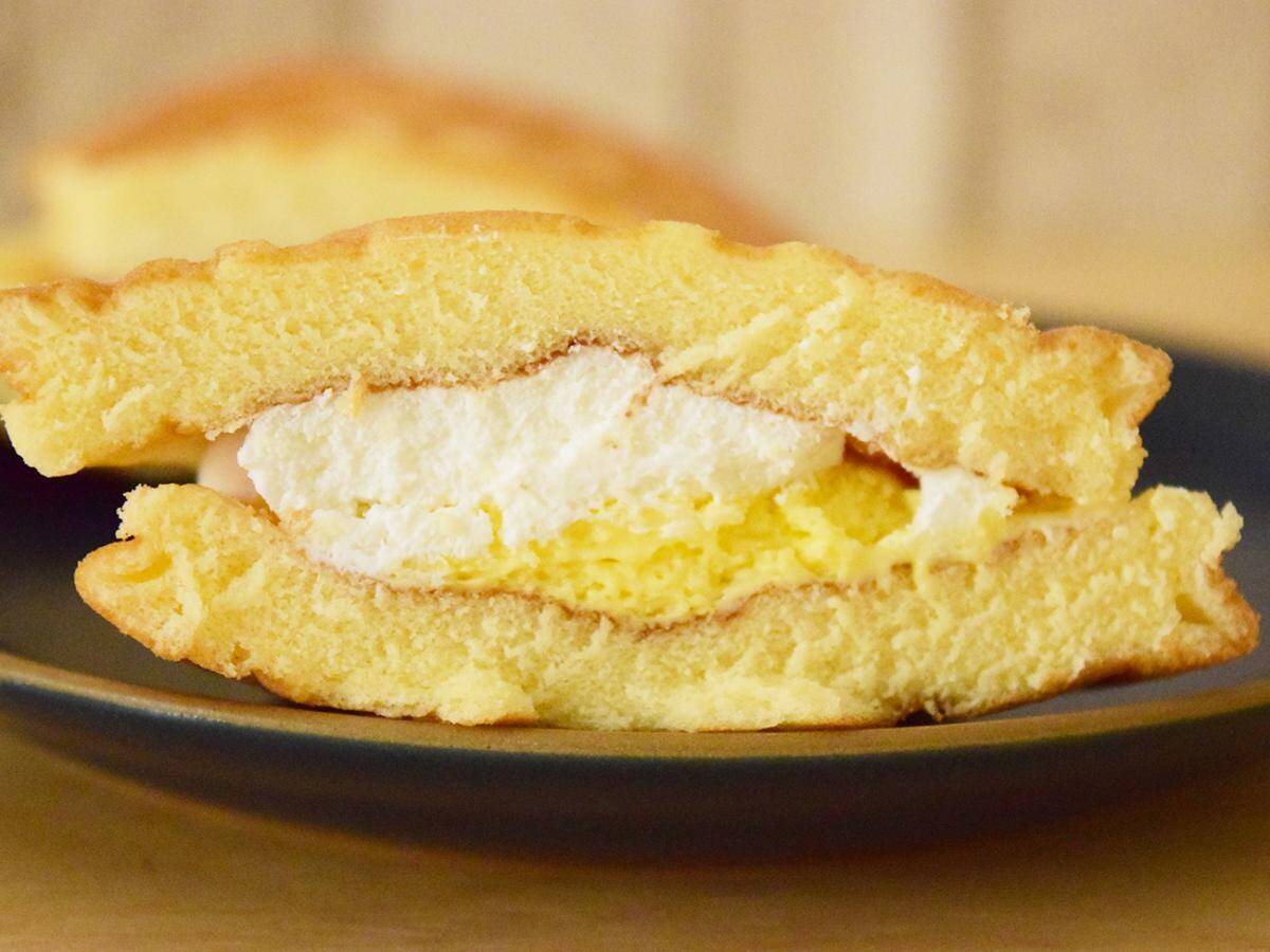コンビニ「ワッフル」食べ比べ！コスパ、味、サイズをファミマ・セブン・ローソンで徹底比較