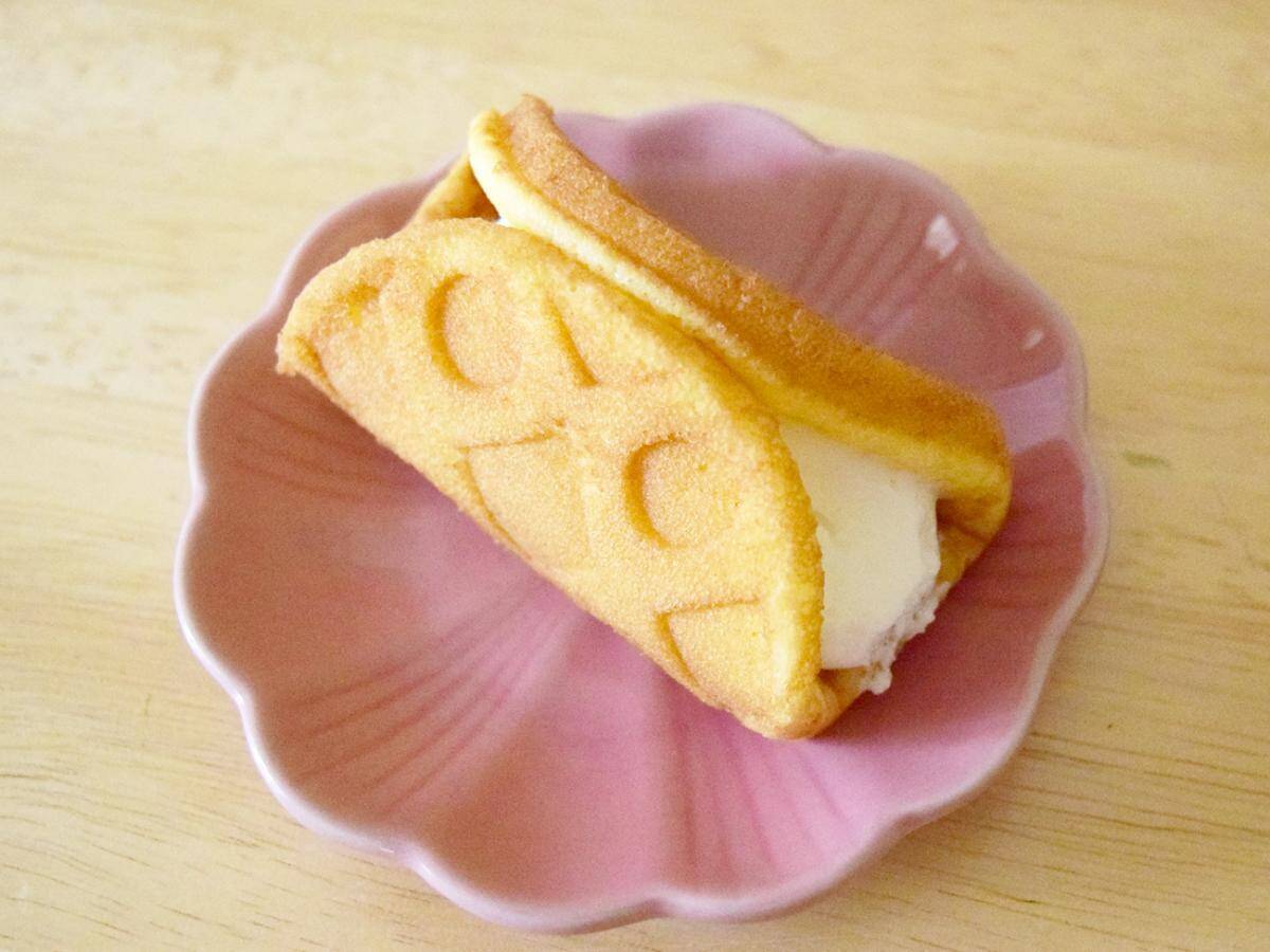 コンビニ「ワッフル」食べ比べ！コスパ、味、サイズをファミマ・セブン・ローソンで徹底比較