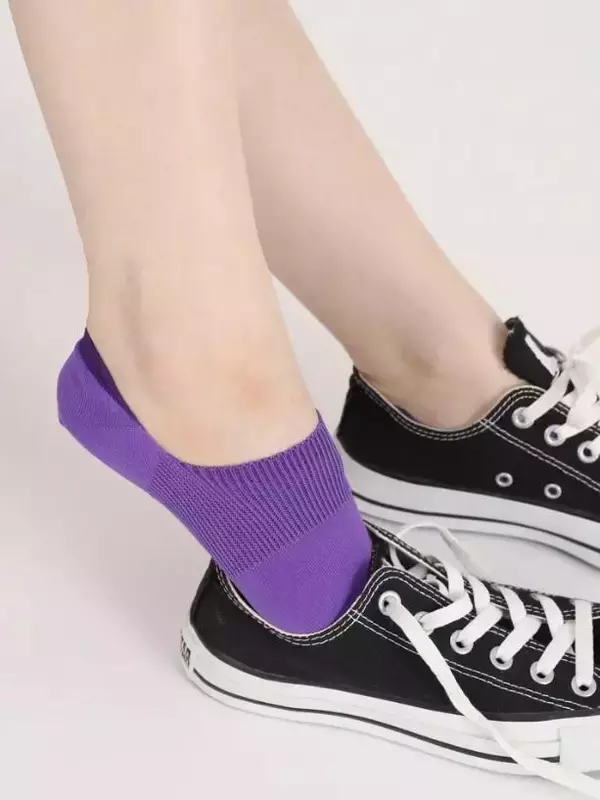 「【靴下屋】冬物あったかアイテムが50％オフ！もこもこソックスや高機能はらまきなどがお買い得。」の画像