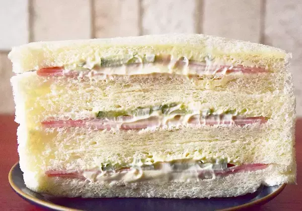 「コンビニの「ハムサンド」食べ比べ！ハムの味わいをしっかり堪能できるのはどれ？《実食レビュー》」の画像