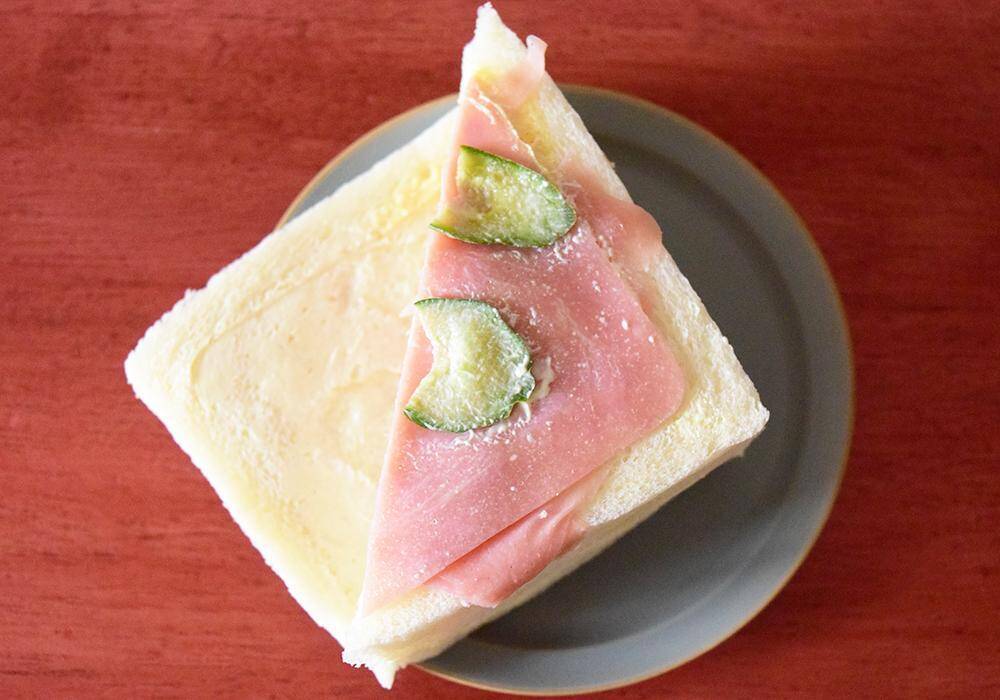 コンビニの「ハムサンド」食べ比べ！ハムの味わいをしっかり堪能できるのはどれ？《実食レビュー》