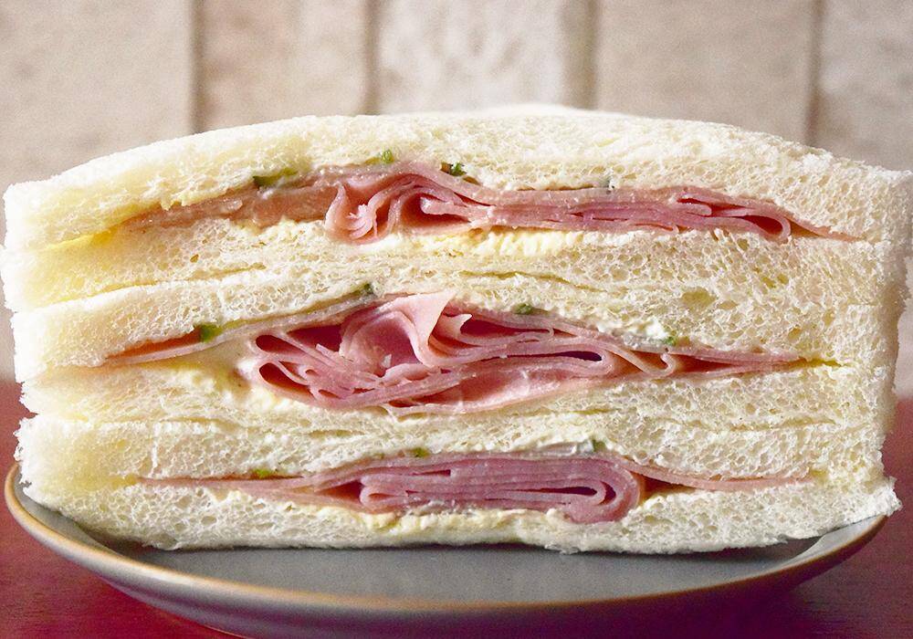 コンビニの「ハムサンド」食べ比べ！ハムの味わいをしっかり堪能できるのはどれ？《実食レビュー》