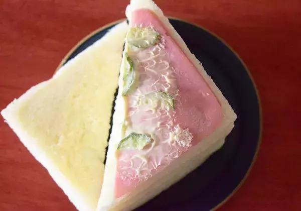 「コンビニの「ハムサンド」食べ比べ！ハムの味わいをしっかり堪能できるのはどれ？《実食レビュー》」の画像