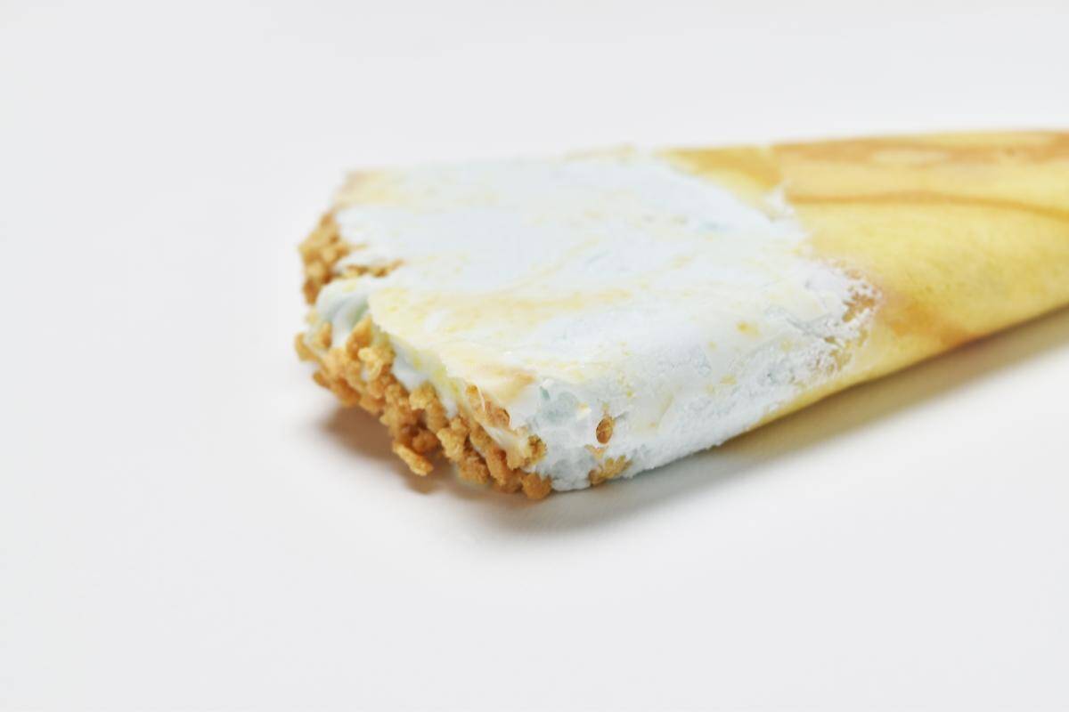 「絶対買い溜めする」セブン×ピケカフェの"青いクレープ"が再登場！淡いブルーがゆめかわ♡