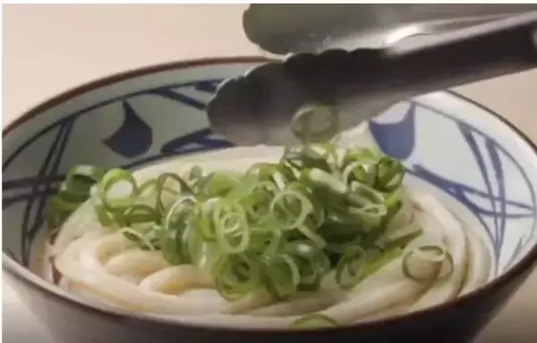 「【丸亀製麺】「ぶっかけうどん」注文でもう1杯無料提供！3月11日～13日限定のお得企画は見逃せない。」の画像