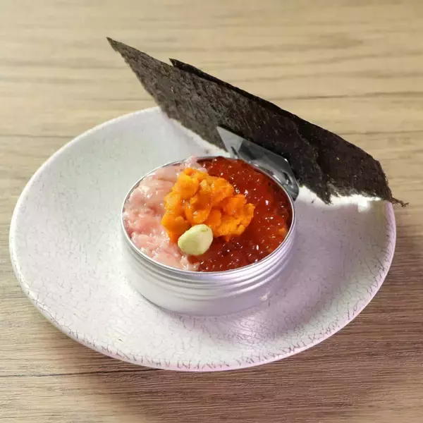 「横浜駅近くで「本まぐろ赤身」が一貫税抜99円で食べられる！「寿司と肴 ぴん酒場 横浜西口店」の新メニューがお得。」の画像