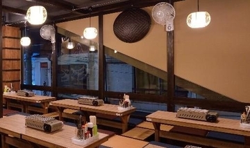 スノ担の聖地、自由が丘の磯丸水産が閉店へ「アクスタ・ぬいでの記念撮影も大歓迎」