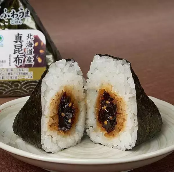 「《2026年最新版》セブン・ローソン・ファミマのおにぎり、いちばん安いのはどこ？コンビニ3社で比較してみた。」の画像