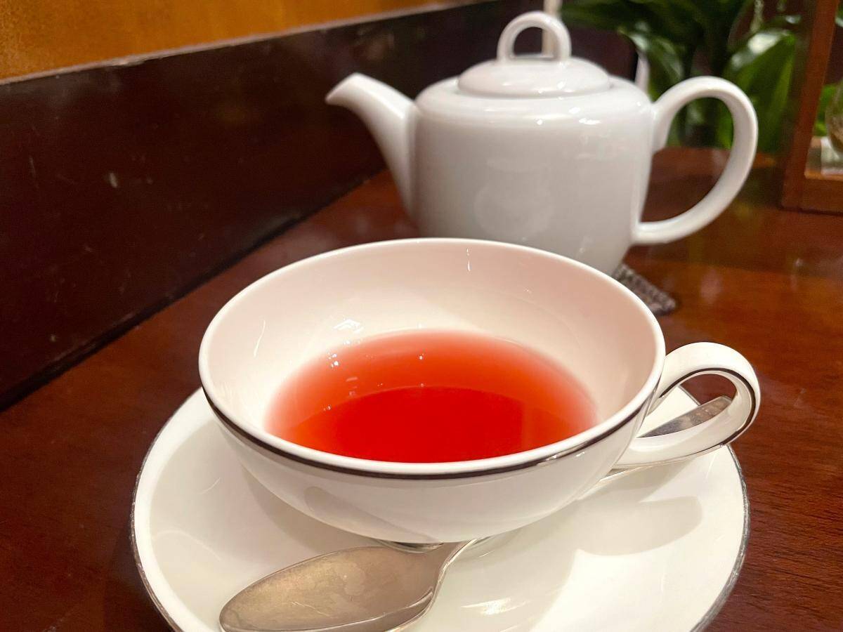 苺＆お茶を3時間たっぷり満喫♡都内ホテルで味わえる最強コスパのアフタヌーンティーに春到来《編集部レビュー》