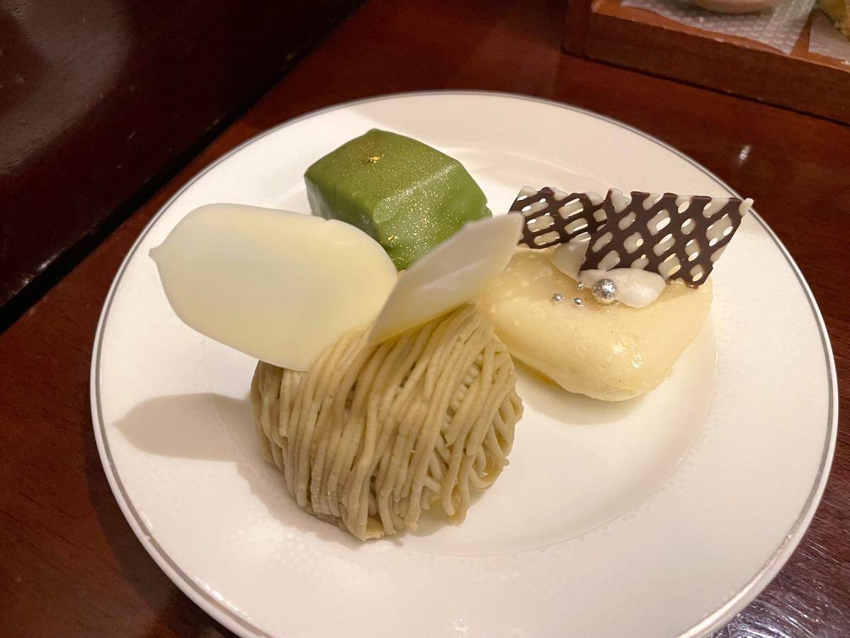 苺＆お茶を3時間たっぷり満喫♡都内ホテルで味わえる最強コスパのアフタヌーンティーに春到来《編集部レビュー》