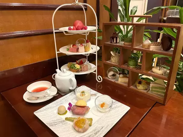 「苺＆お茶を3時間たっぷり満喫♡都内ホテルで味わえる最強コスパのアフタヌーンティーに春到来《編集部レビュー》」の画像