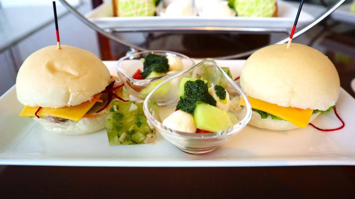 シュークリームとフリーフローに感動♡小田急ホテル夏の「メロンアフタヌーンティー」を実食レポート