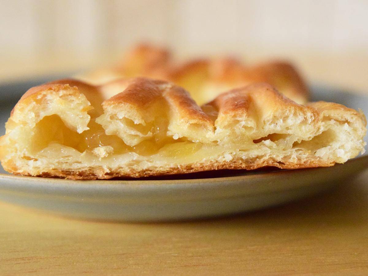 コンビニ「アップルパイ・デニッシュ」を食べ比べ！セブン・ローソン・ファミマでどんな違いがある？