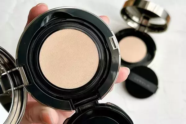 「【ルナソル】簡単なのに"透明感のある肌"に仕上がる新作ファンデが優秀すぎた。メイクの土台を見直すチャンスかも《編集部レポ》」の画像