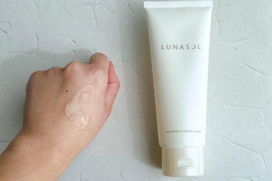 【ルナソル】簡単なのに"透明感のある肌"に仕上がる新作ファンデが優秀すぎた。メイクの土台を見直すチャンスかも《編集部レポ》