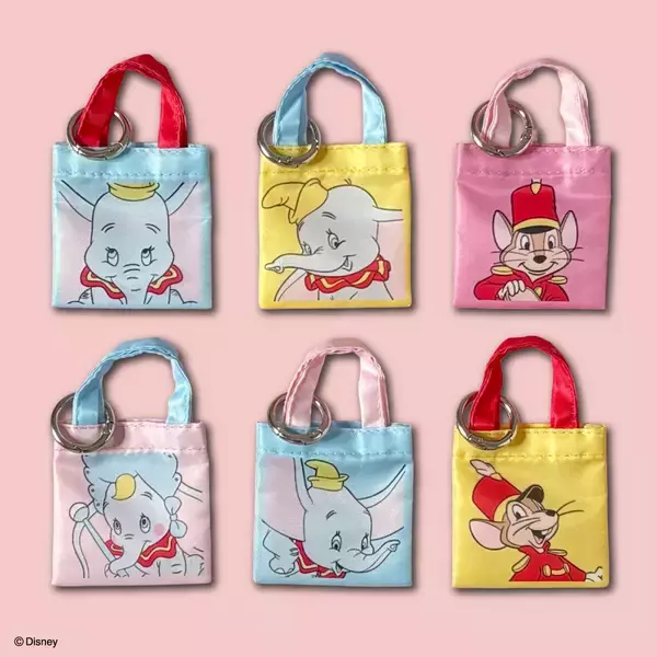 「キャンドゥに「ダンボ」のグッズ登場中♡クリアステッカーやポーチ、巾着セットなど日常使いしやすいアイテムが勢ぞろい。」の画像