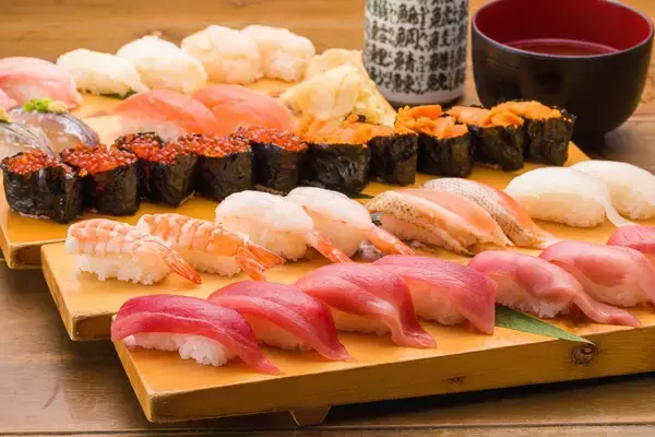 「【FUJIYAMA TOKYO】大とろ、うにも！高級寿司食べ放題が3900円！大人気プランの7月分予約受付がスタート《6月25日14時から》」の画像