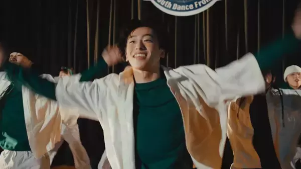 「REAL AKIBA BOYZの龍さん、ダンス未経験のリアルを表現。高校3年間を描いたソフトバンクの新CMが公開中」の画像
