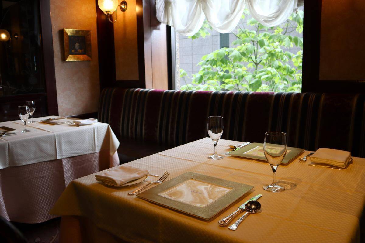 【都内ホテル】デザートおかわり自由のフレンチコースが3時間半・5000円。貴族気分を味わえる衝撃コスパのランチを発見。《編集部レポ》