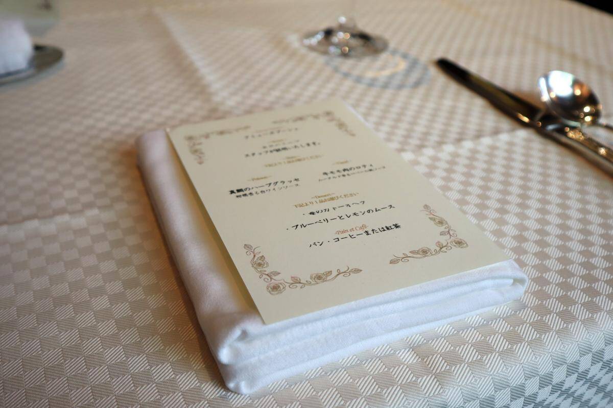【都内ホテル】デザートおかわり自由のフレンチコースが3時間半・5000円。貴族気分を味わえる衝撃コスパのランチを発見。《編集部レポ》