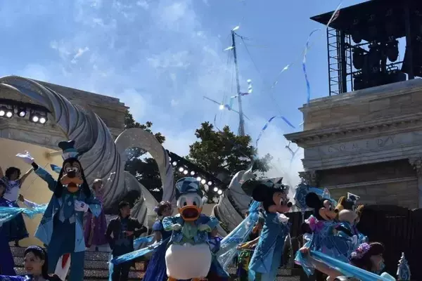 「東京ディズニーシー25周年は"ジュビリーブルー"のきらめきに染まる♡ショーや映える空間に大興奮！見どころを予習《編集部レポ》」の画像