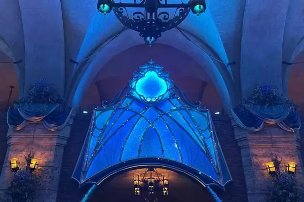 「東京ディズニーシー25周年は"ジュビリーブルー"のきらめきに染まる♡ショーや映える空間に大興奮！見どころを予習《編集部レポ》」の画像