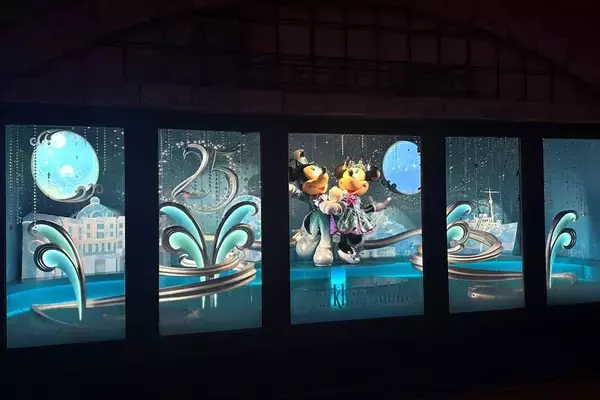 「東京ディズニーシー25周年は"ジュビリーブルー"のきらめきに染まる♡ショーや映える空間に大興奮！見どころを予習《編集部レポ》」の画像