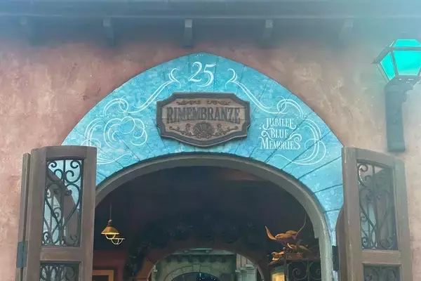 「東京ディズニーシー25周年は"ジュビリーブルー"のきらめきに染まる♡ショーや映える空間に大興奮！見どころを予習《編集部レポ》」の画像