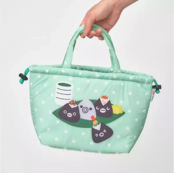 「Suicaのペンギン巾着トートがかわいすぎる♡「おむすび処ほんのり屋」のグッズ付きおむすびセットは数量限定。」の画像