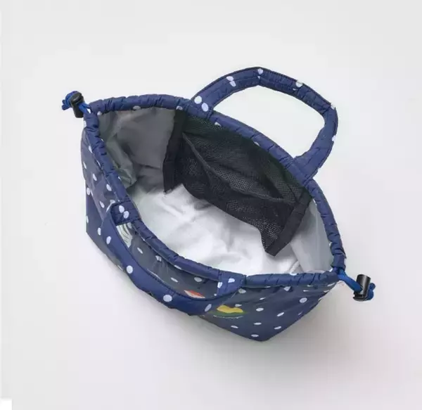 「Suicaのペンギン巾着トートがかわいすぎる♡「おむすび処ほんのり屋」のグッズ付きおむすびセットは数量限定。」の画像