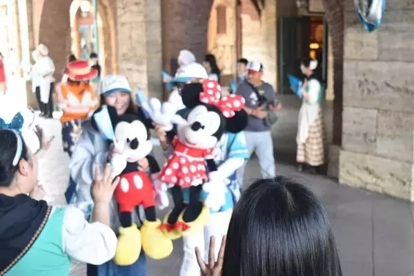 「【東京ディズニーシー25周年】ディズニーの仲間たちも集まった「オープニングセレモニー」でジュビリーブルーに染まる♡祝祭の開幕宣言をレポ。」の画像