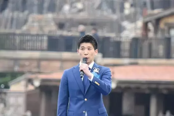 「【東京ディズニーシー25周年】ディズニーの仲間たちも集まった「オープニングセレモニー」でジュビリーブルーに染まる♡祝祭の開幕宣言をレポ。」の画像