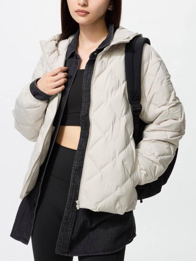 【ユニクロのチラシ】新作ヒートテックに優秀ポロニットまで...カジュアル防寒ウェアがたっぷり値下げ。《29日まで》