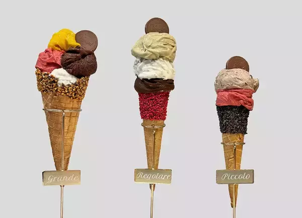 「フィギュア坂本花織＆中井亜美、ジェラート手に持ちにっこり。「Venchiか」「食べたくなってきた」」の画像