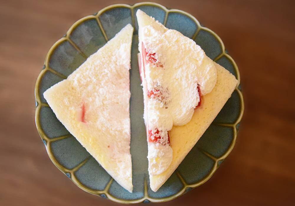 【2026年最新版】コンビニ「いちごサンド」食べ比べ！ファミマ・セブン・ローソンで満足度が高いのは？