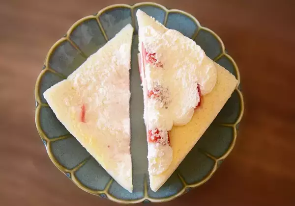 「【2026年最新版】コンビニ「いちごサンド」食べ比べ！ファミマ・セブン・ローソンで満足度が高いのは？」の画像