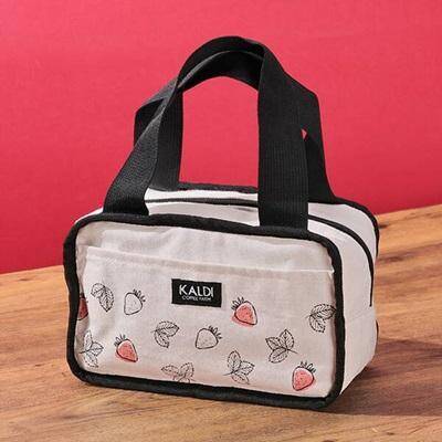 【カルディ】「可愛いので思わずゲット」2026年の『いちごバッグ』は実用性も抜群。