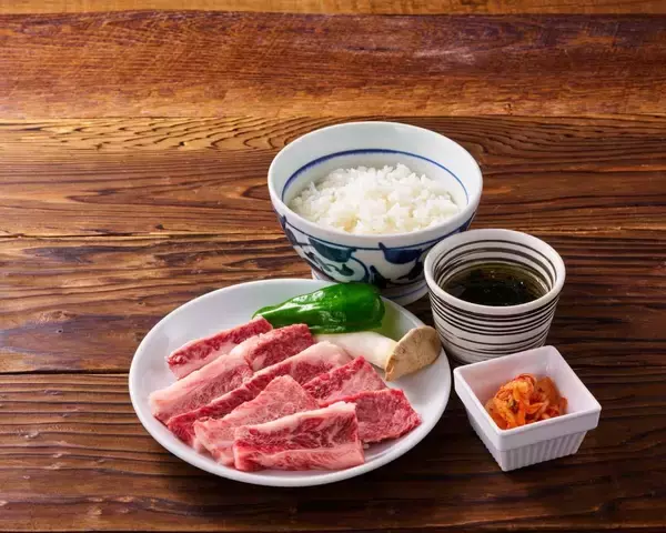 「【焼肉の和民】値段そのままでお肉29％増量！「ワタミ上カルビランチ」が平日限定でお得に《8月28日まで》」の画像