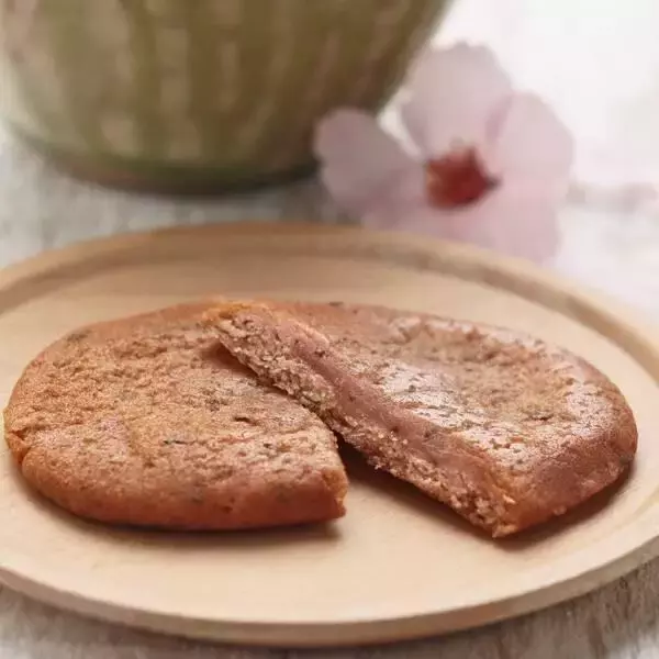 「【カルディ】春限定！チェックすべき新作「さくらお菓子」3選」の画像