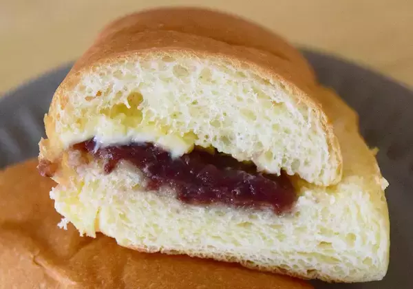 「コンビニ「つぶあん＆マーガリンのコッペパン」食べ比べ！ファミマ・セブン・ローソンでつぶあんやマーガリンが多いのはどれ？《実食レポ》」の画像