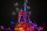 「夏の東京ディズニーランドは家族で楽しめるスポットいっぱい！トイ・ストーリー5のシールやジャングルクルーズのステッカーがもらえるイベントも。」の画像16