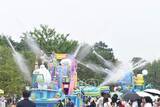「夏の東京ディズニーランドは家族で楽しめるスポットいっぱい！トイ・ストーリー5のシールやジャングルクルーズのステッカーがもらえるイベントも。」の画像3