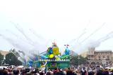 「夏の東京ディズニーランドは家族で楽しめるスポットいっぱい！トイ・ストーリー5のシールやジャングルクルーズのステッカーがもらえるイベントも。」の画像4