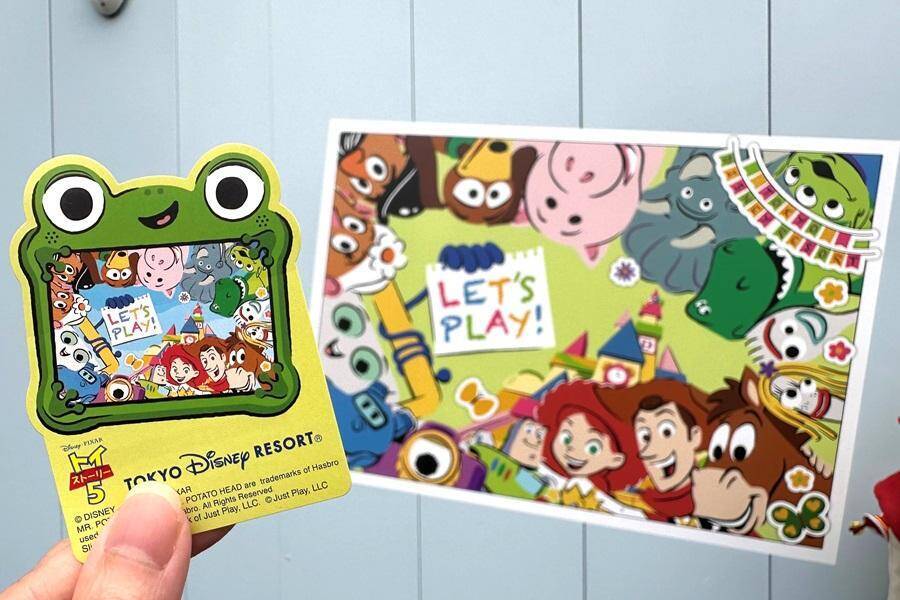 夏の東京ディズニーランドは家族で楽しめるスポットいっぱい！トイ・ストーリー5のシールやジャングルクルーズのステッカーがもらえるイベントも。